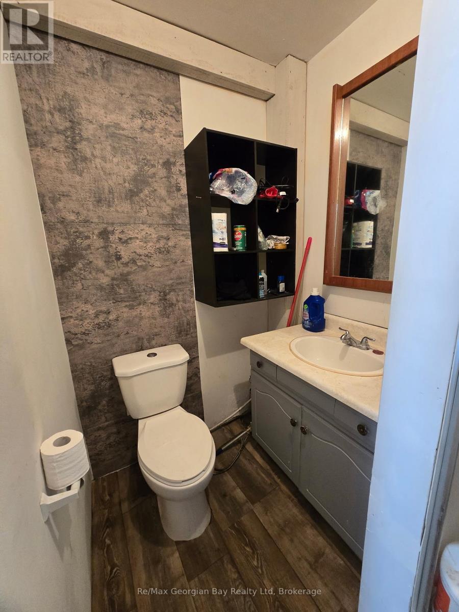 111 ANDREW STREET S - 8