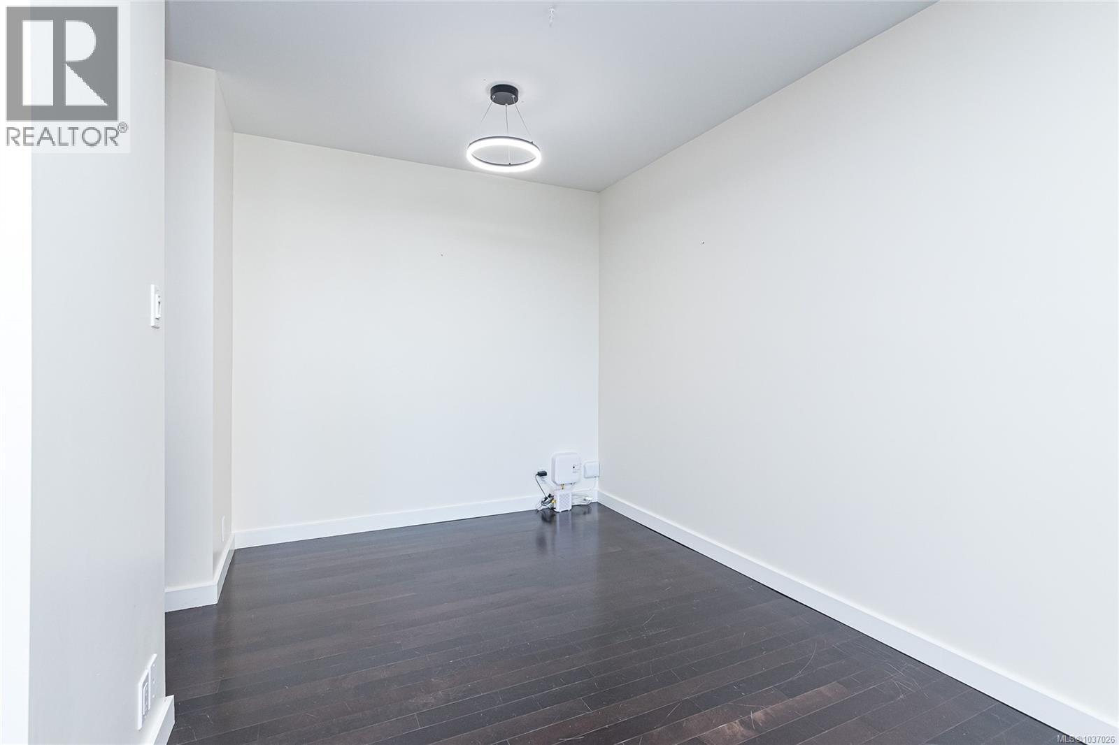 #1005 1630 Quadra St - 9