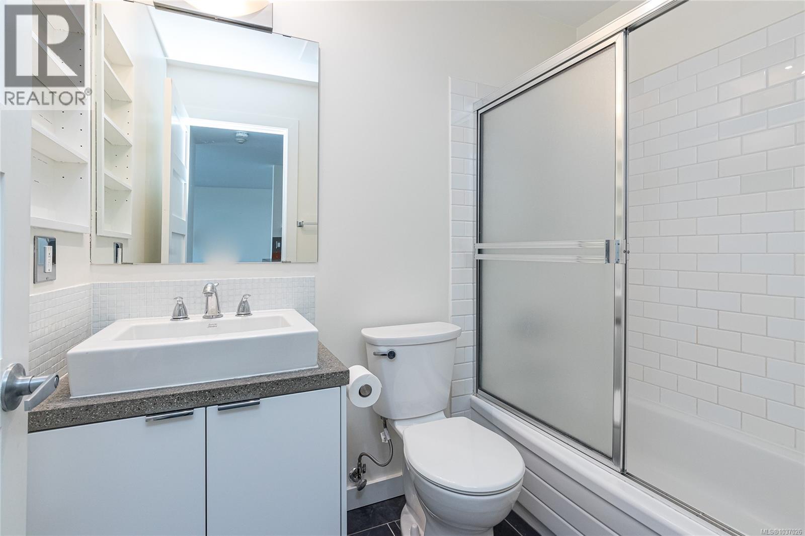 #1005 1630 Quadra St - 18