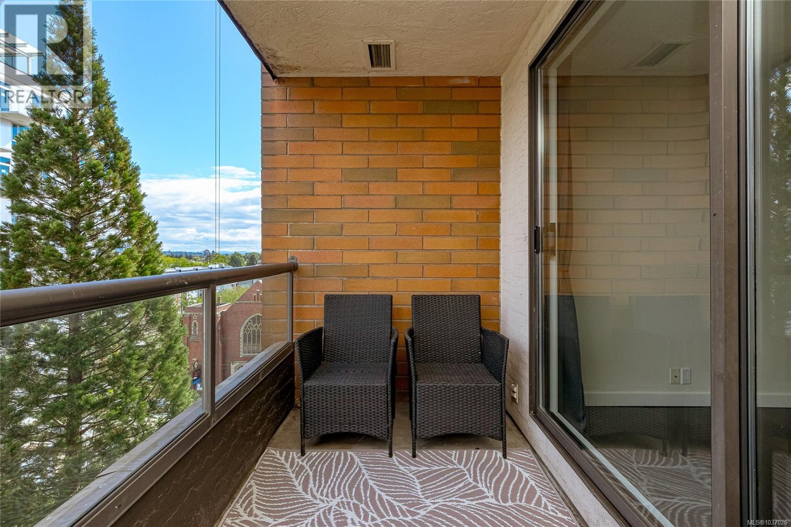 #1005 1630 Quadra St - 21