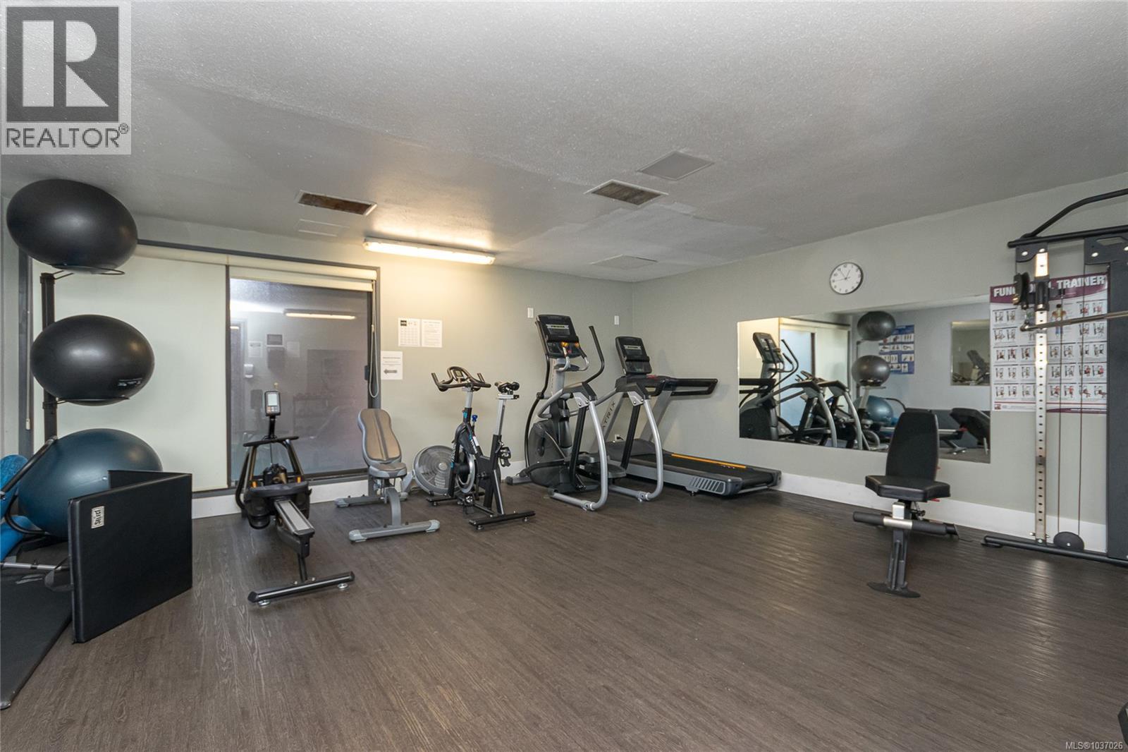 #1005 1630 Quadra St - 26