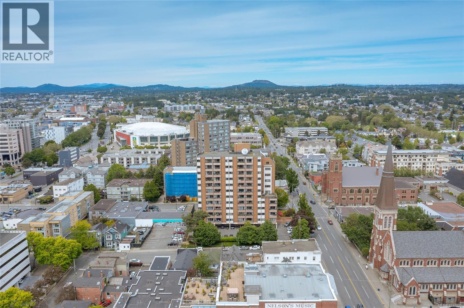 #1005 1630 Quadra St - 1