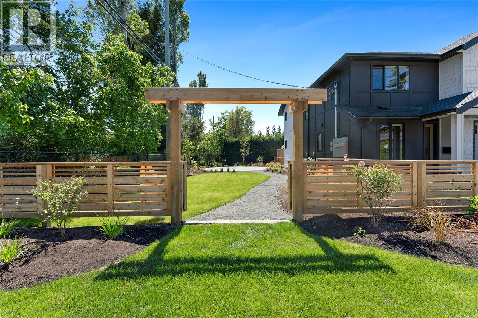 #4 3333 Henderson Rd - 64