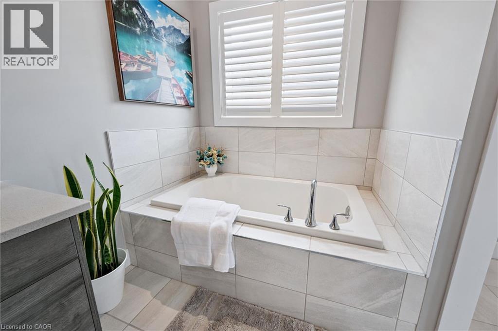 573 MAYAPPLE Street, Waterloo, Ontario, N2V0G2 — Photo 3