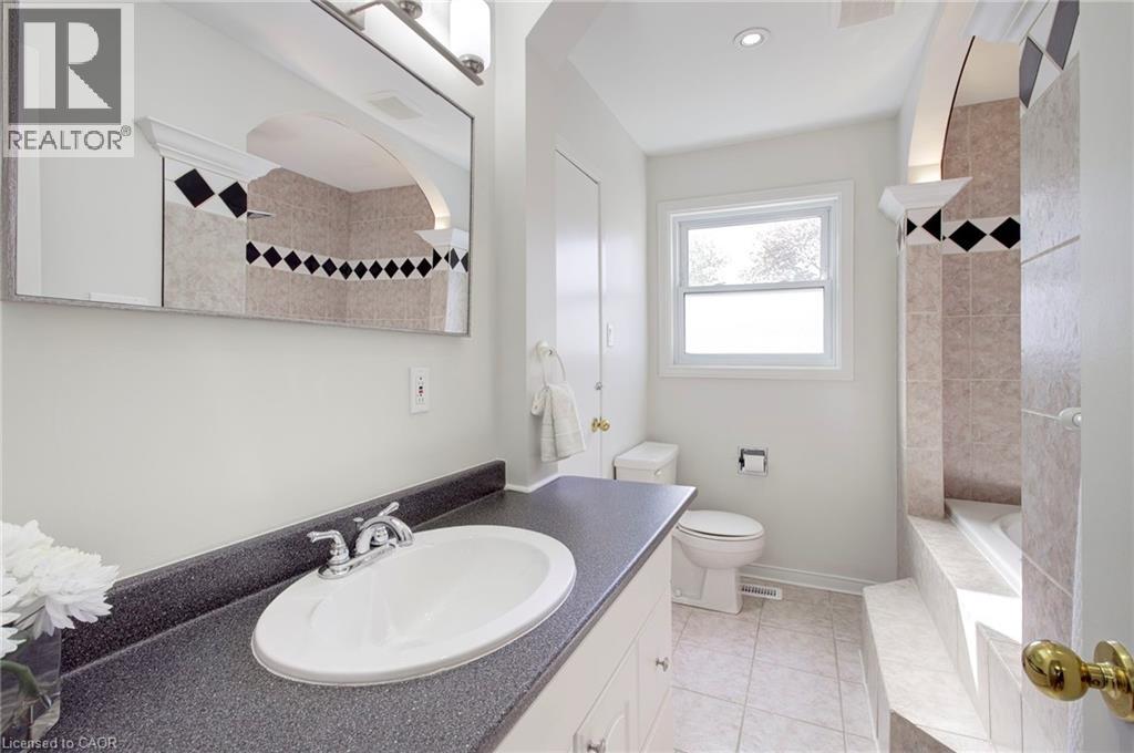 336 QUEEN Street S Unit# 14, Mississauga, Ontario, L5M1M2 — Photo 34