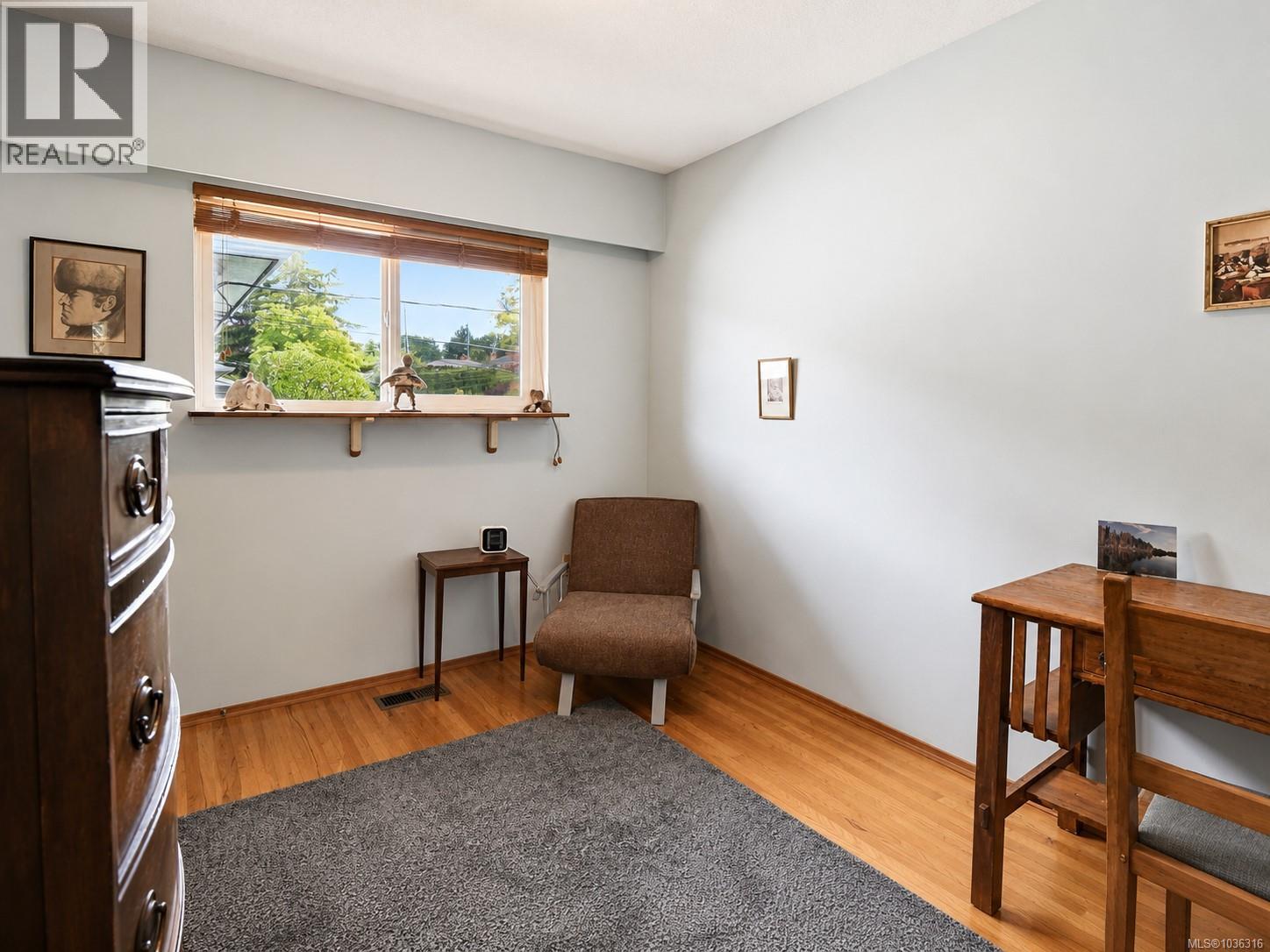 1742 Christmas Ave - 16