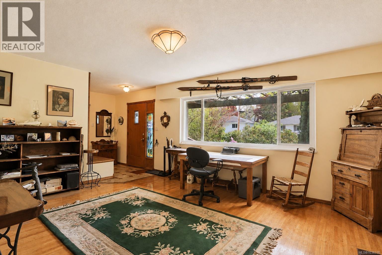 1742 Christmas Ave - 8