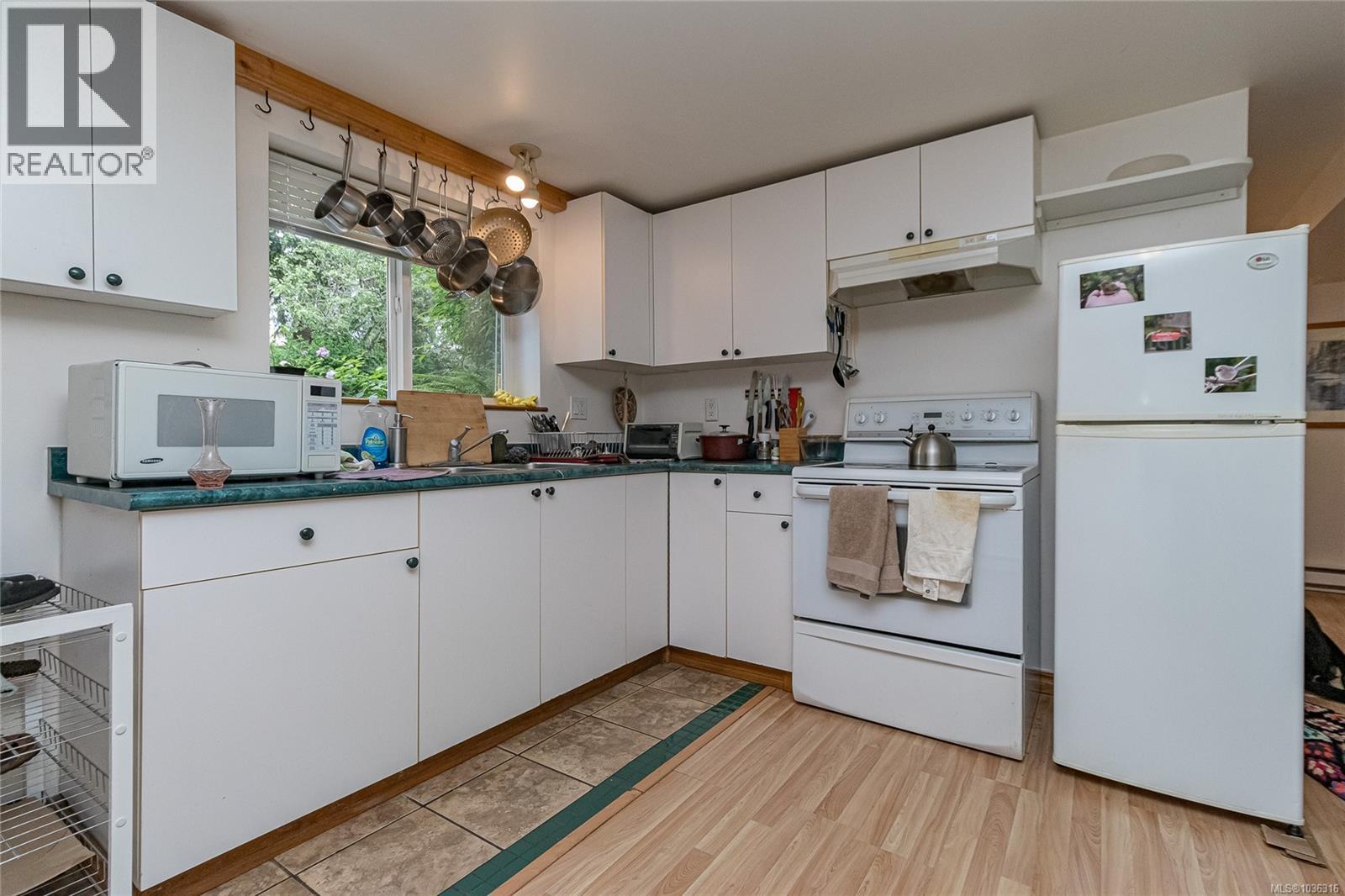 1742 Christmas Ave - 28
