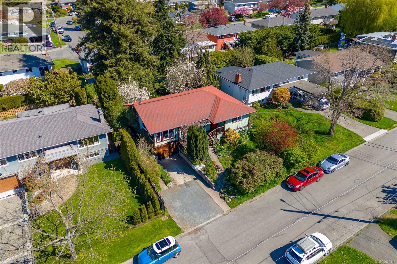 1742 Christmas Ave - 47