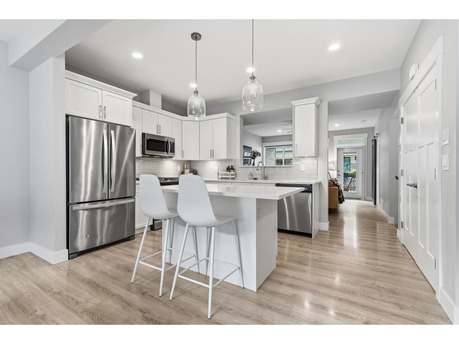 33 386 PINE Avenue - photo 2