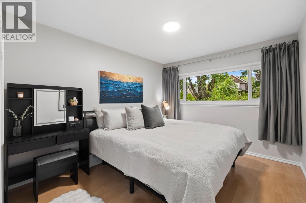 2036 E BROADWAY, Vancouver