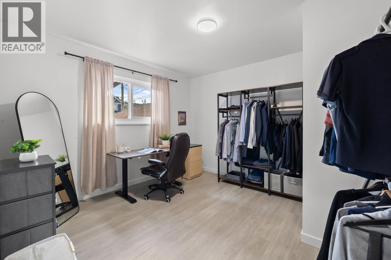 2036 E BROADWAY, Vancouver