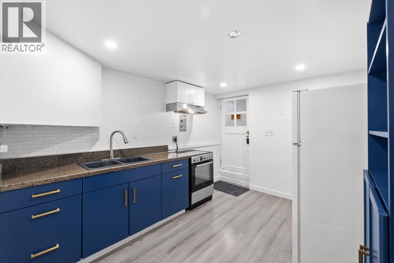 2036 E BROADWAY, Vancouver