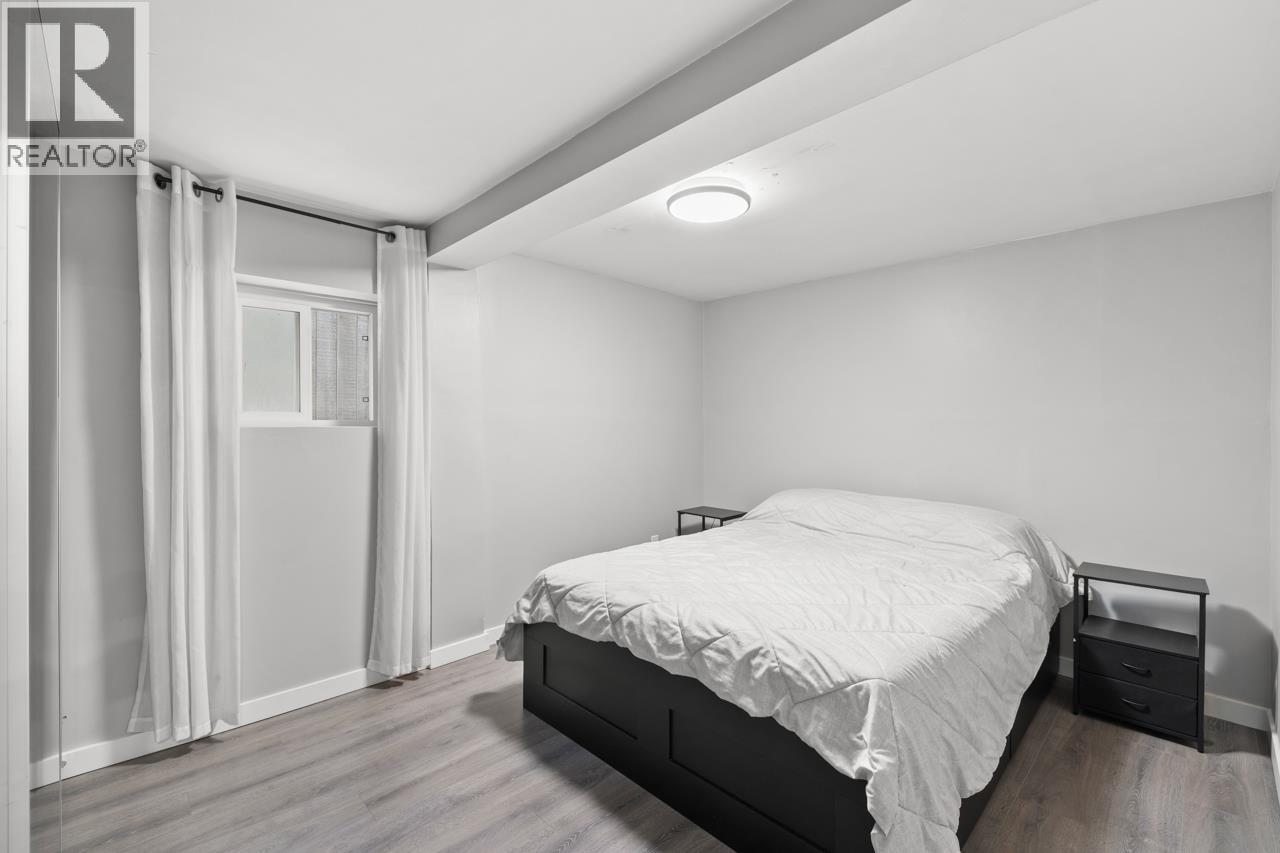 2036 E BROADWAY, Vancouver