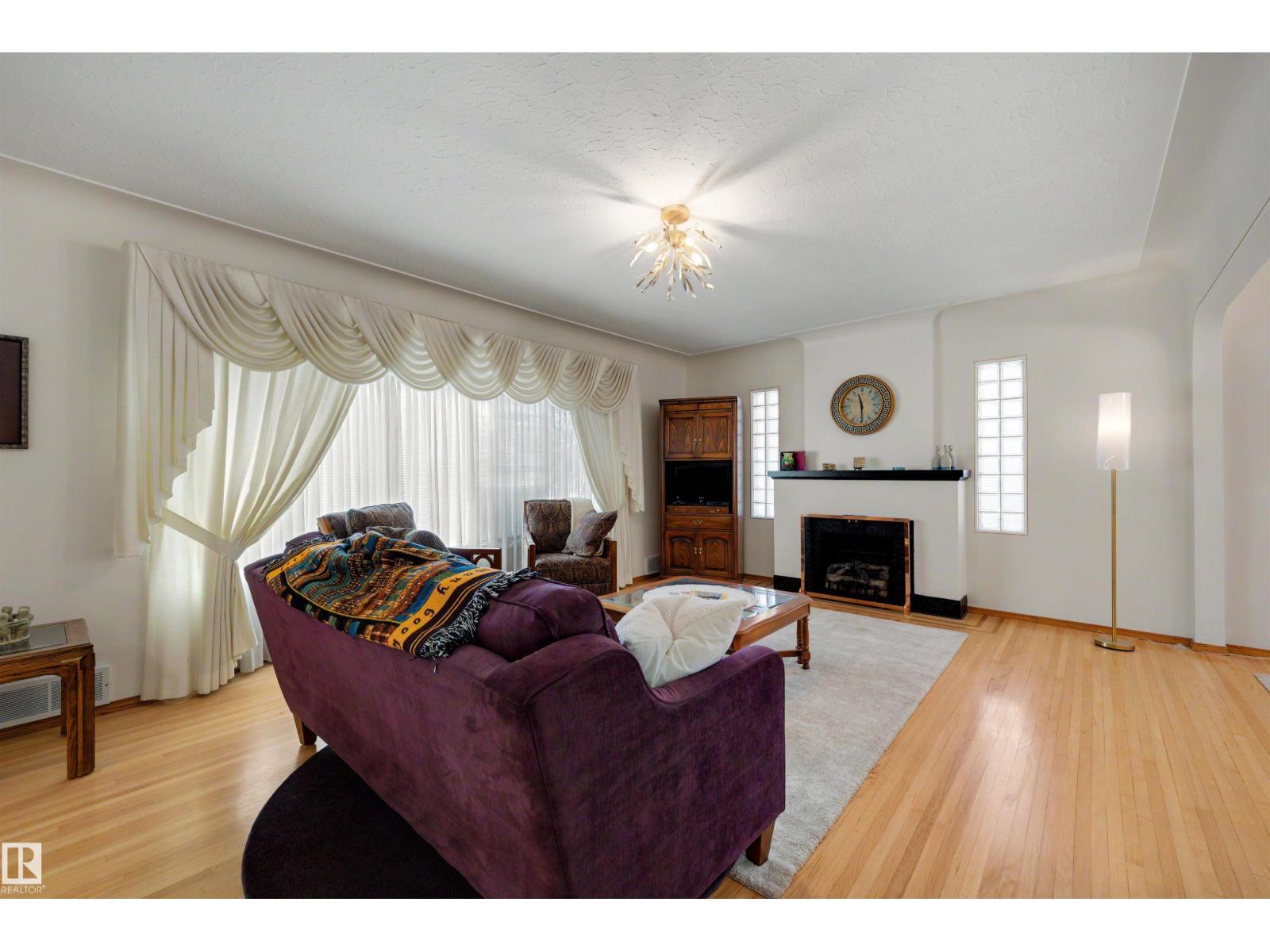 9602 85 Street NW - 4