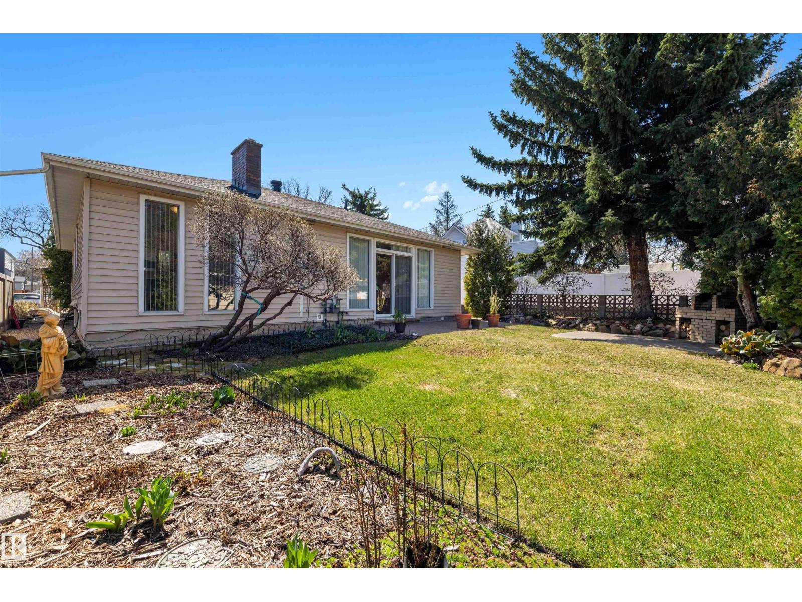 9602 85 Street NW - 35