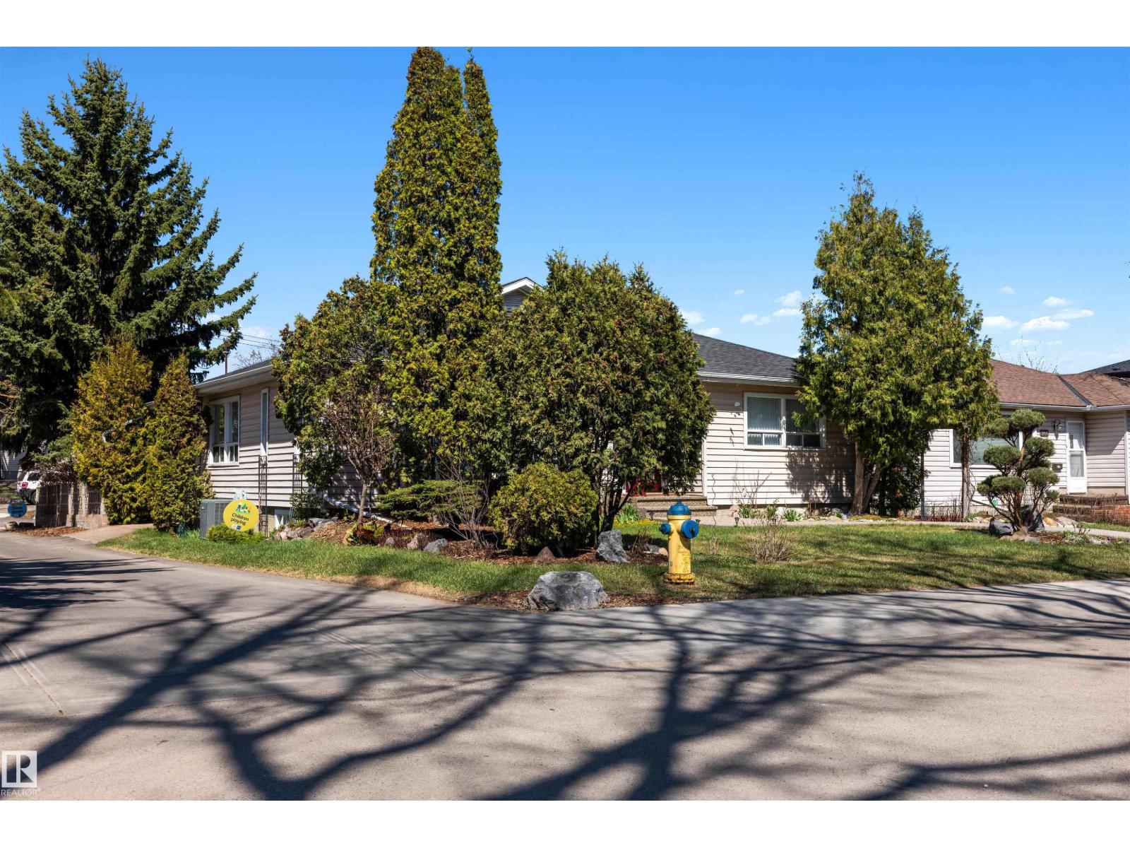 9602 85 Street NW - 39