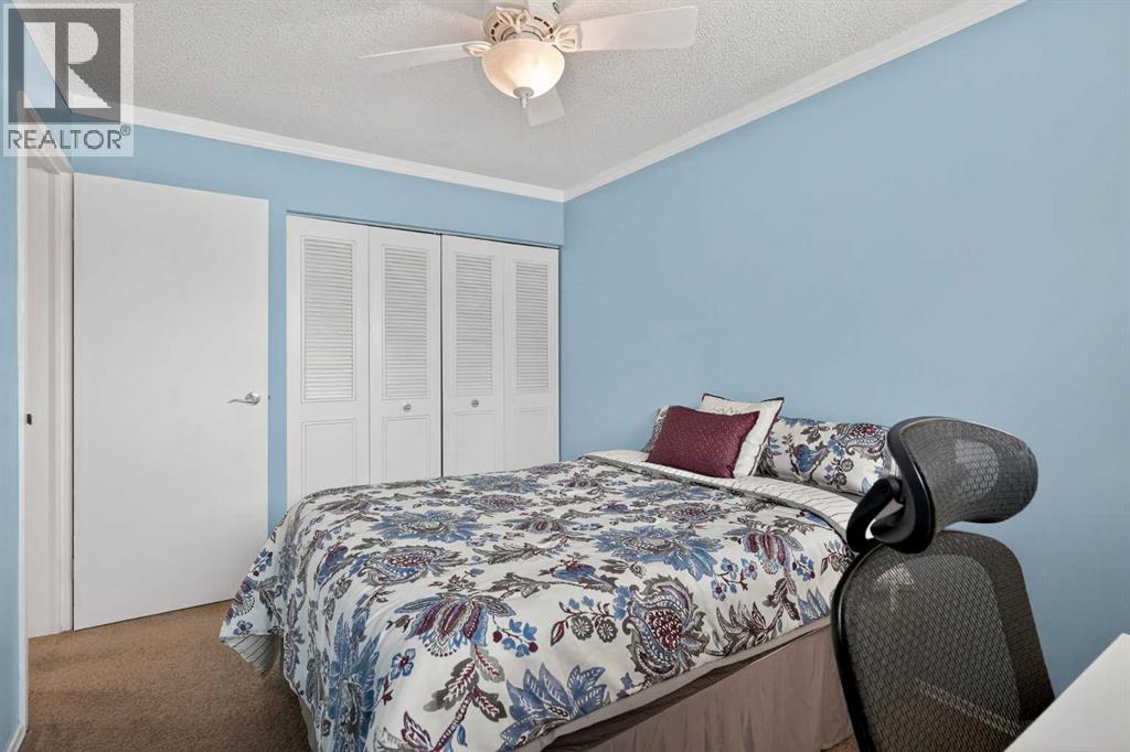 10304 Braeside Drive SW - 21