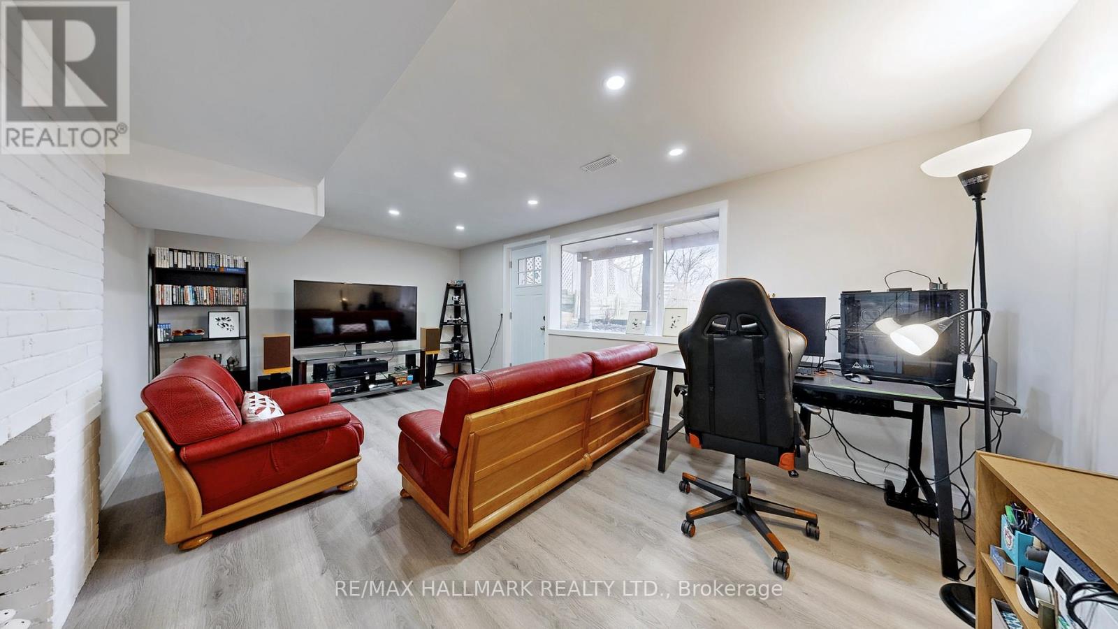 27 BENLEIGH DRIVE - 25