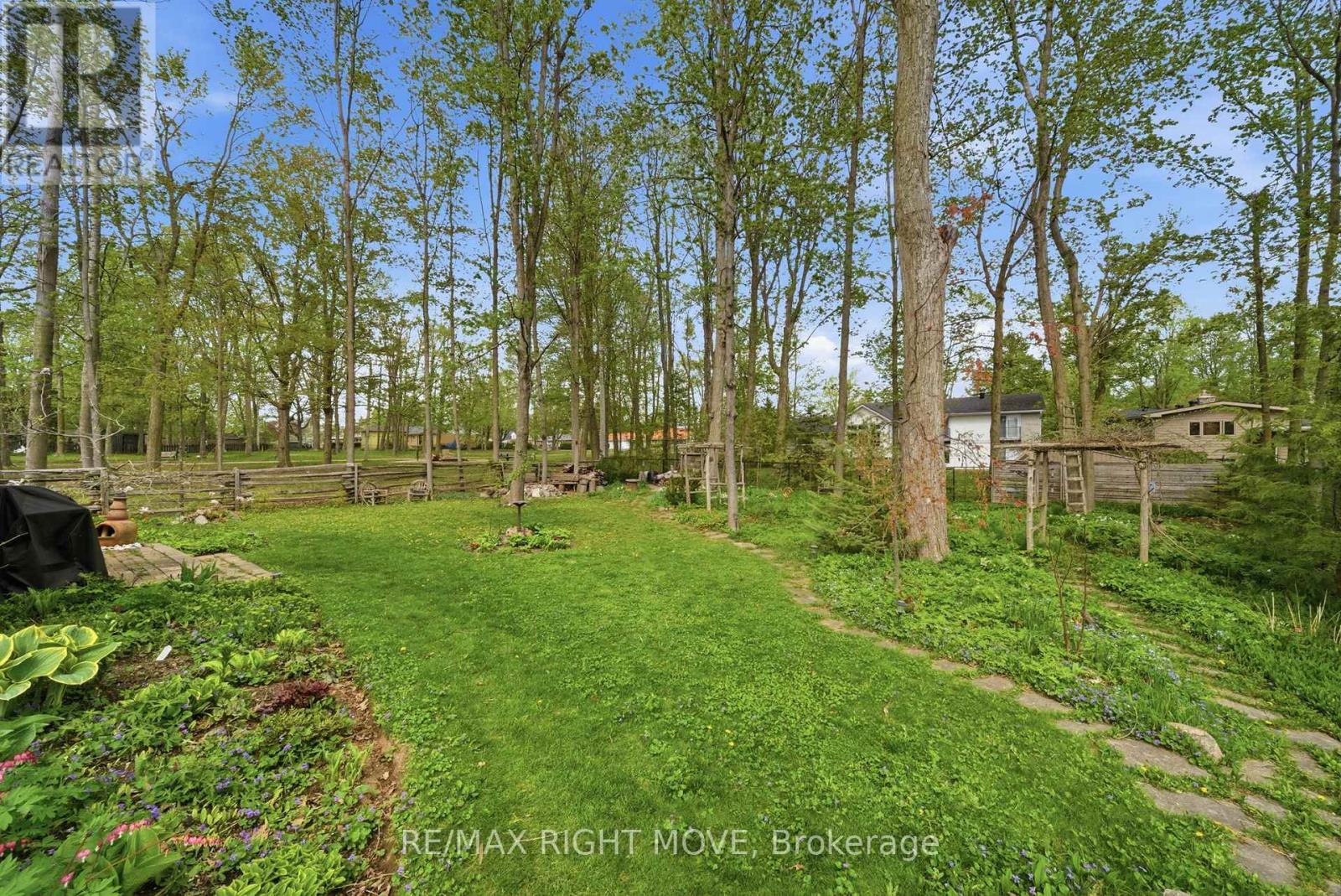 220 BELMORAL DRIVE - 40