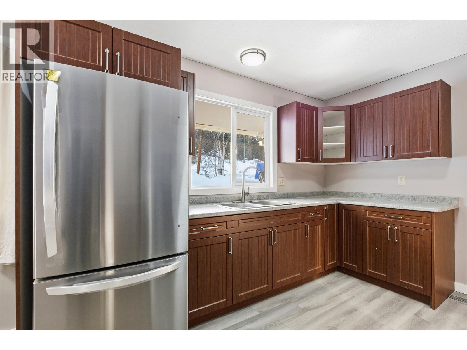 1012 CONRAD CRESCENT - 2