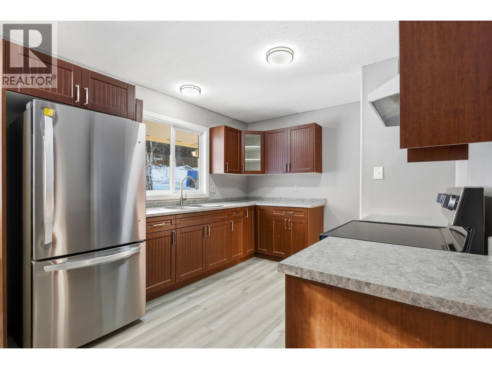 1012 CONRAD CRESCENT - 3