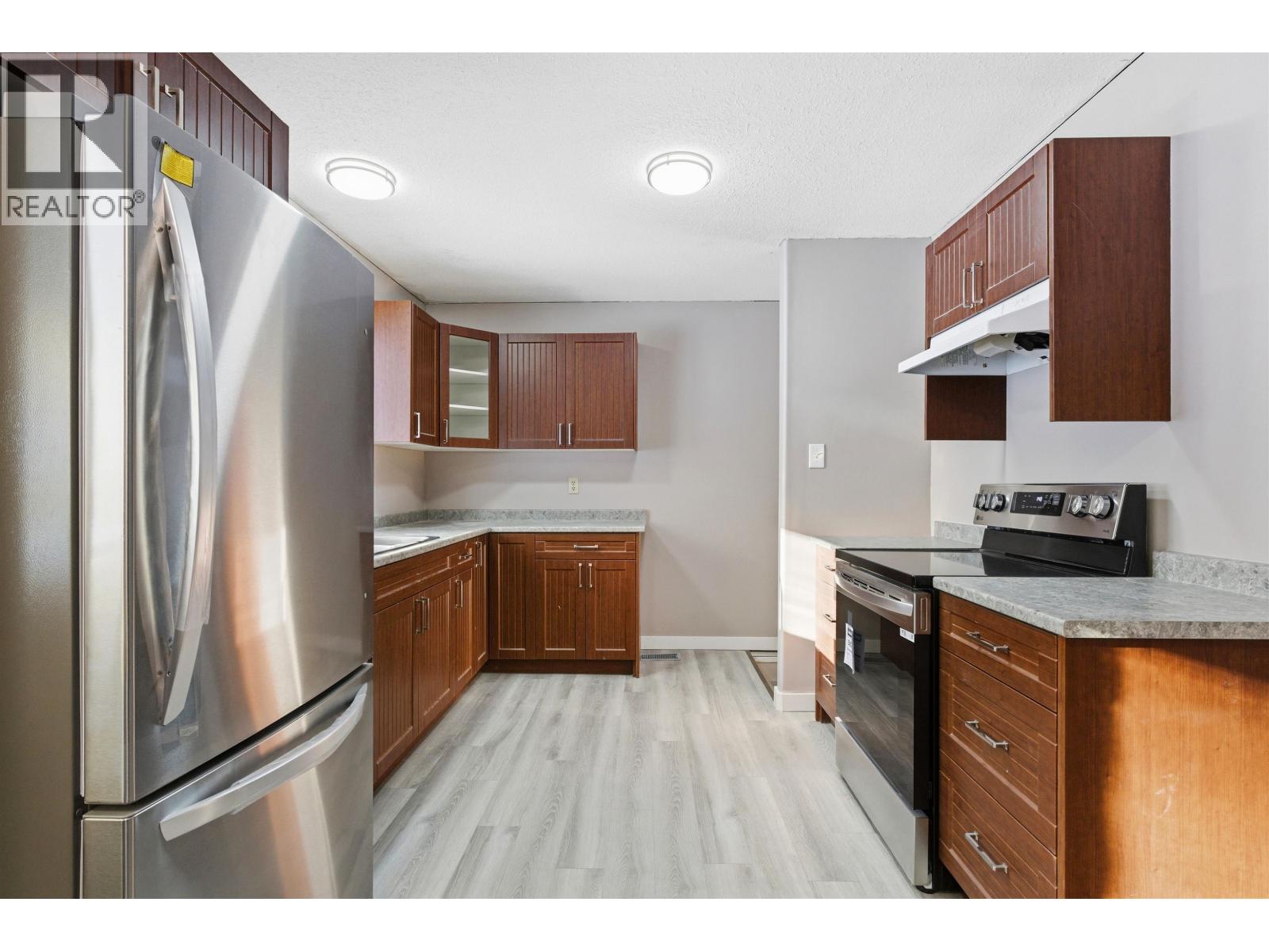 1012 CONRAD CRESCENT - 4