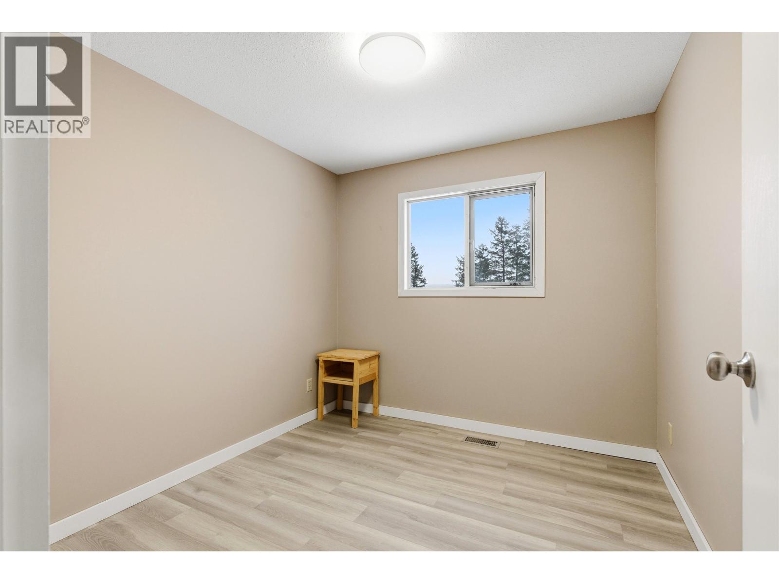 1012 CONRAD CRESCENT - 9