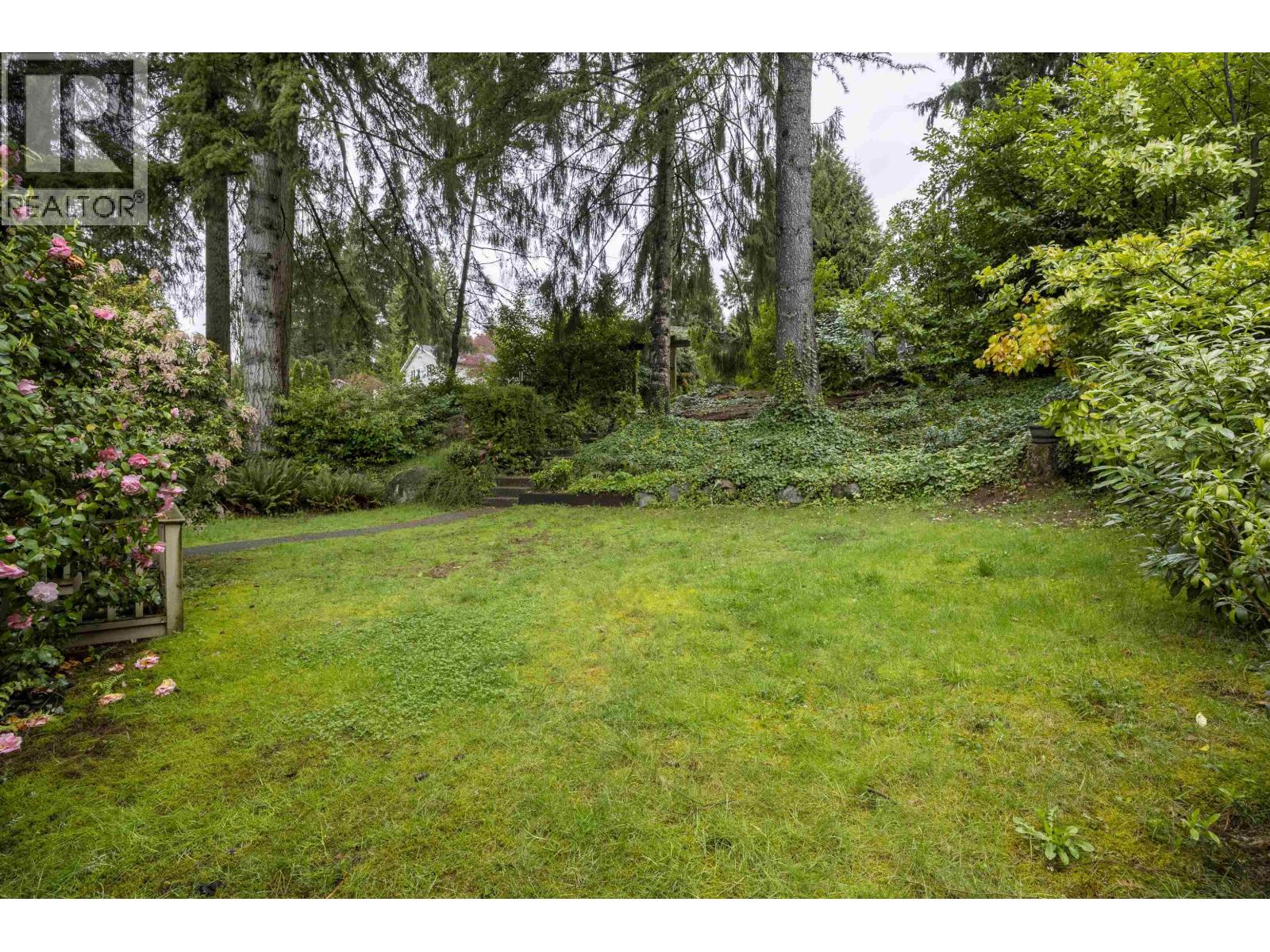 2634 ROGATE AVENUE — photo 4