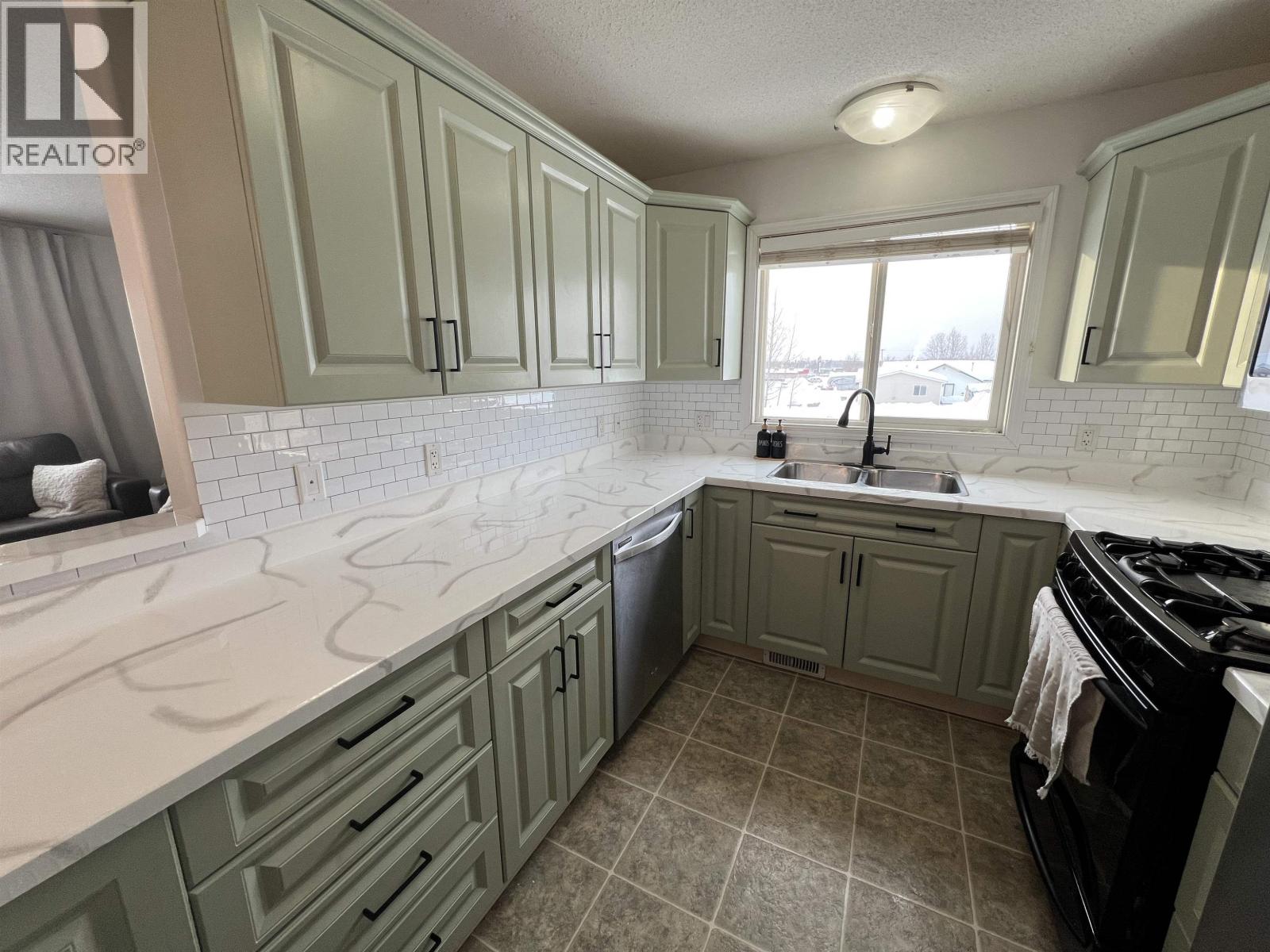 5201 HALLMARK CRESCENT, Fort Nelson