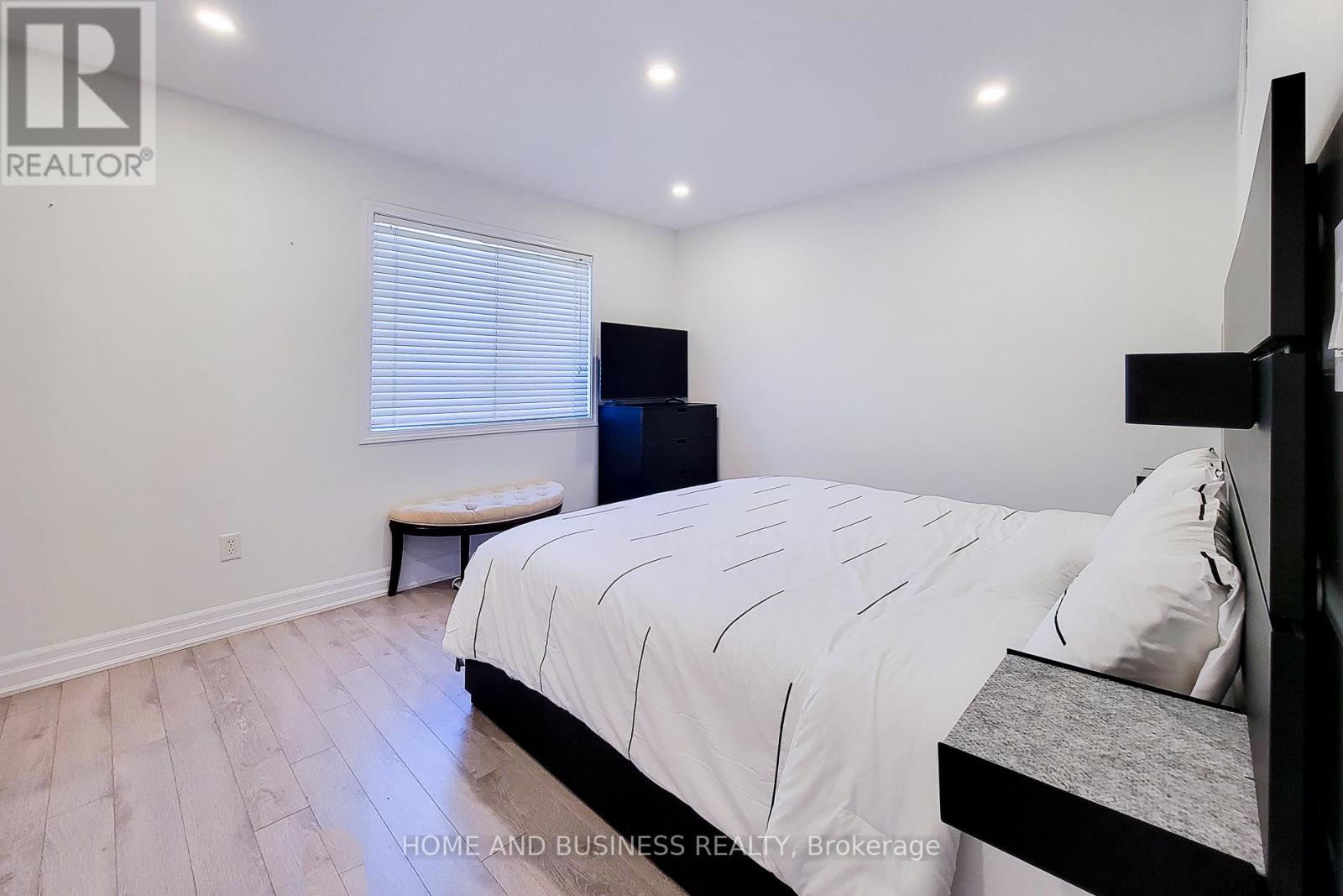 2374 BAINTREE CRESCENT - 17
