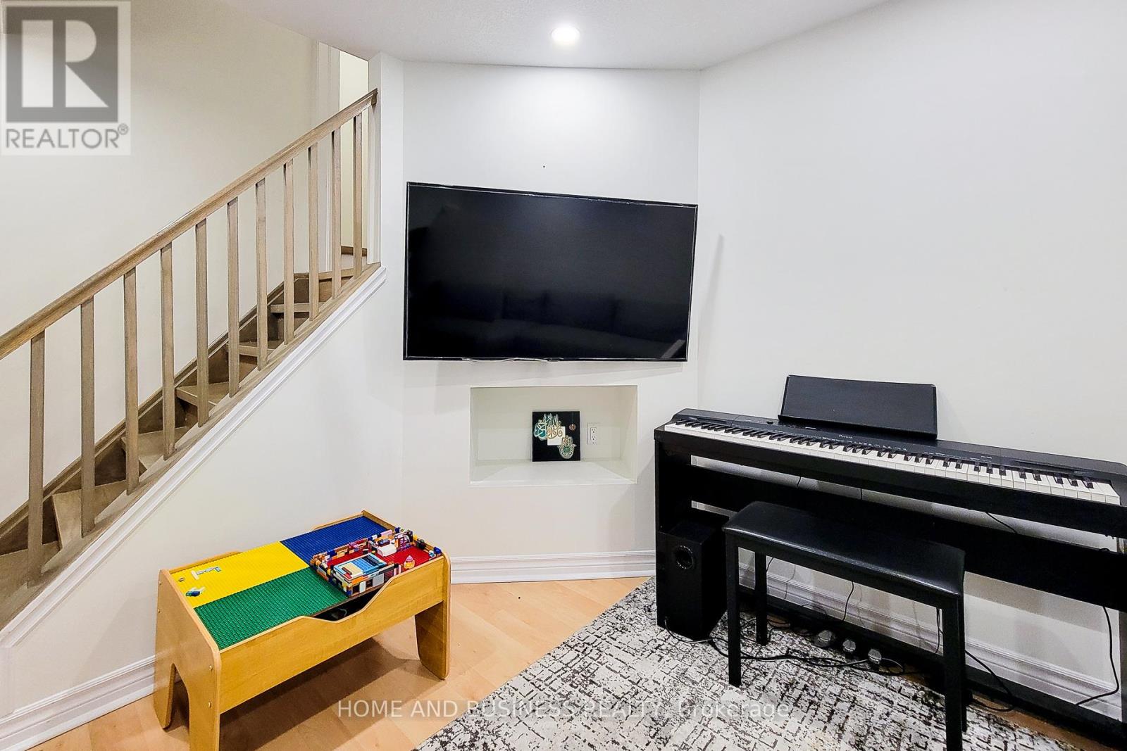 2374 BAINTREE CRESCENT - 32
