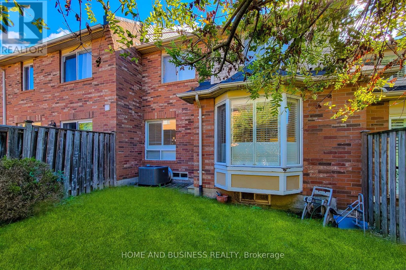 2374 BAINTREE CRESCENT - 37