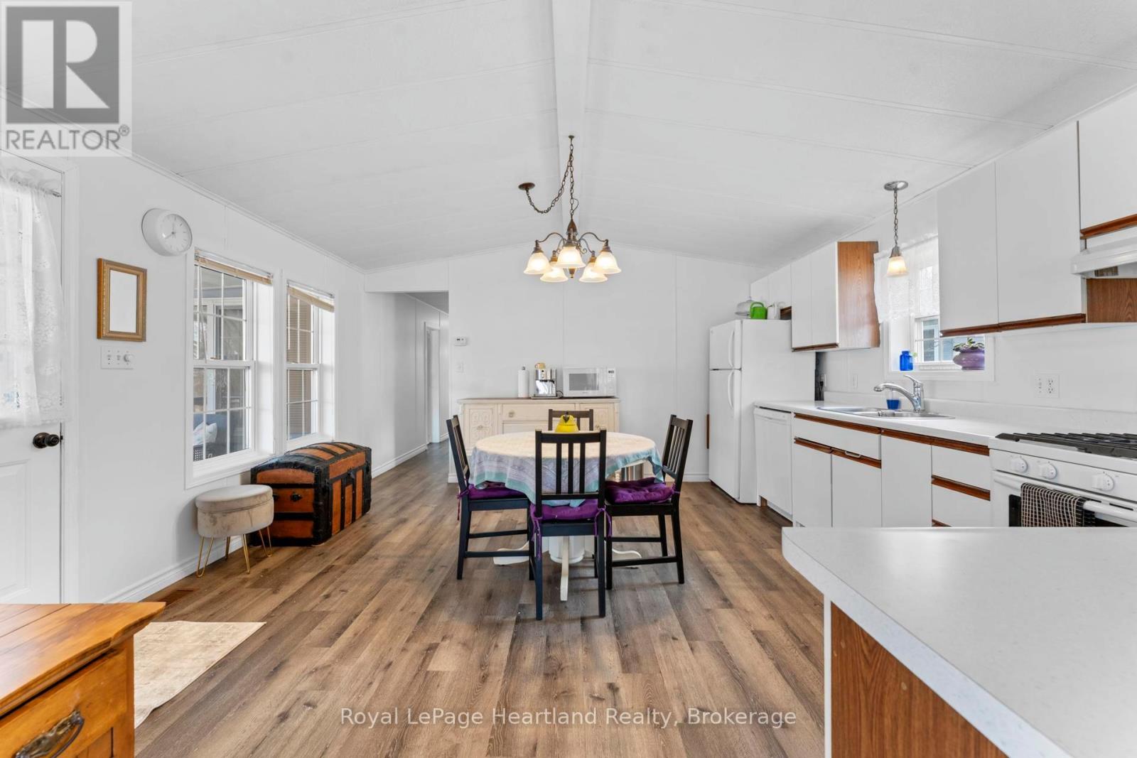 12 IROQUOIS LANE - 12