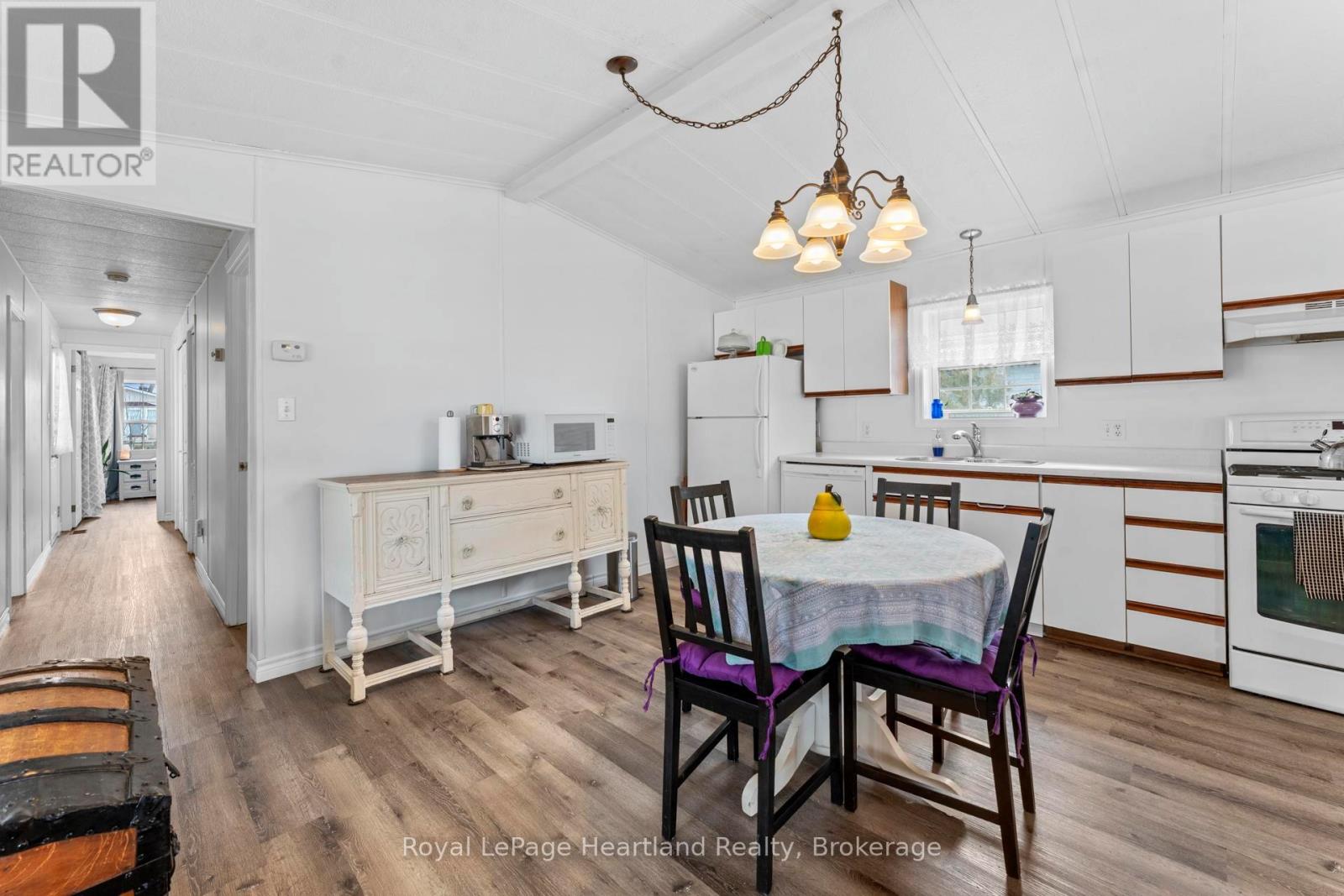 12 IROQUOIS LANE - 10
