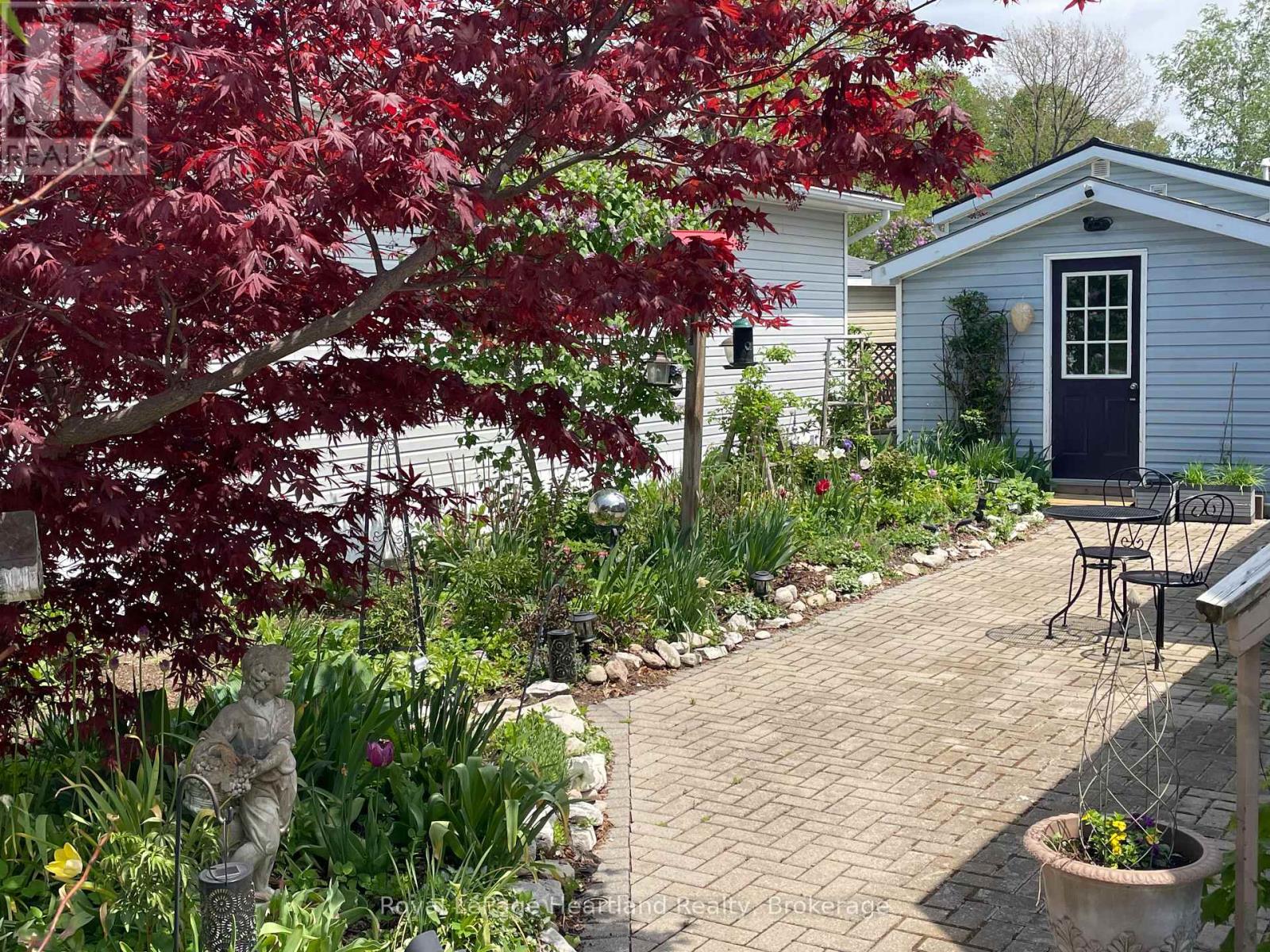 12 IROQUOIS LANE - 2