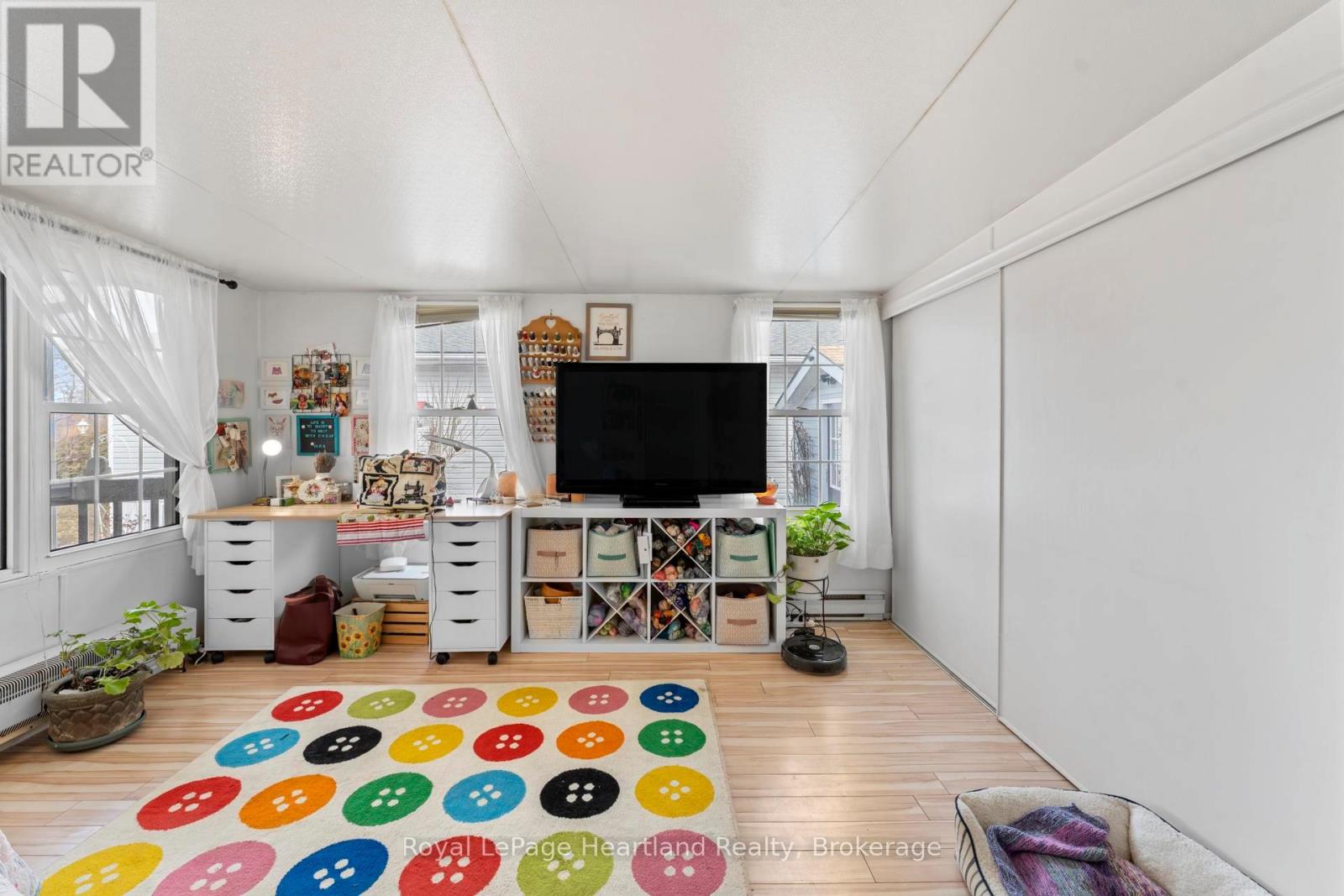12 IROQUOIS LANE - 21