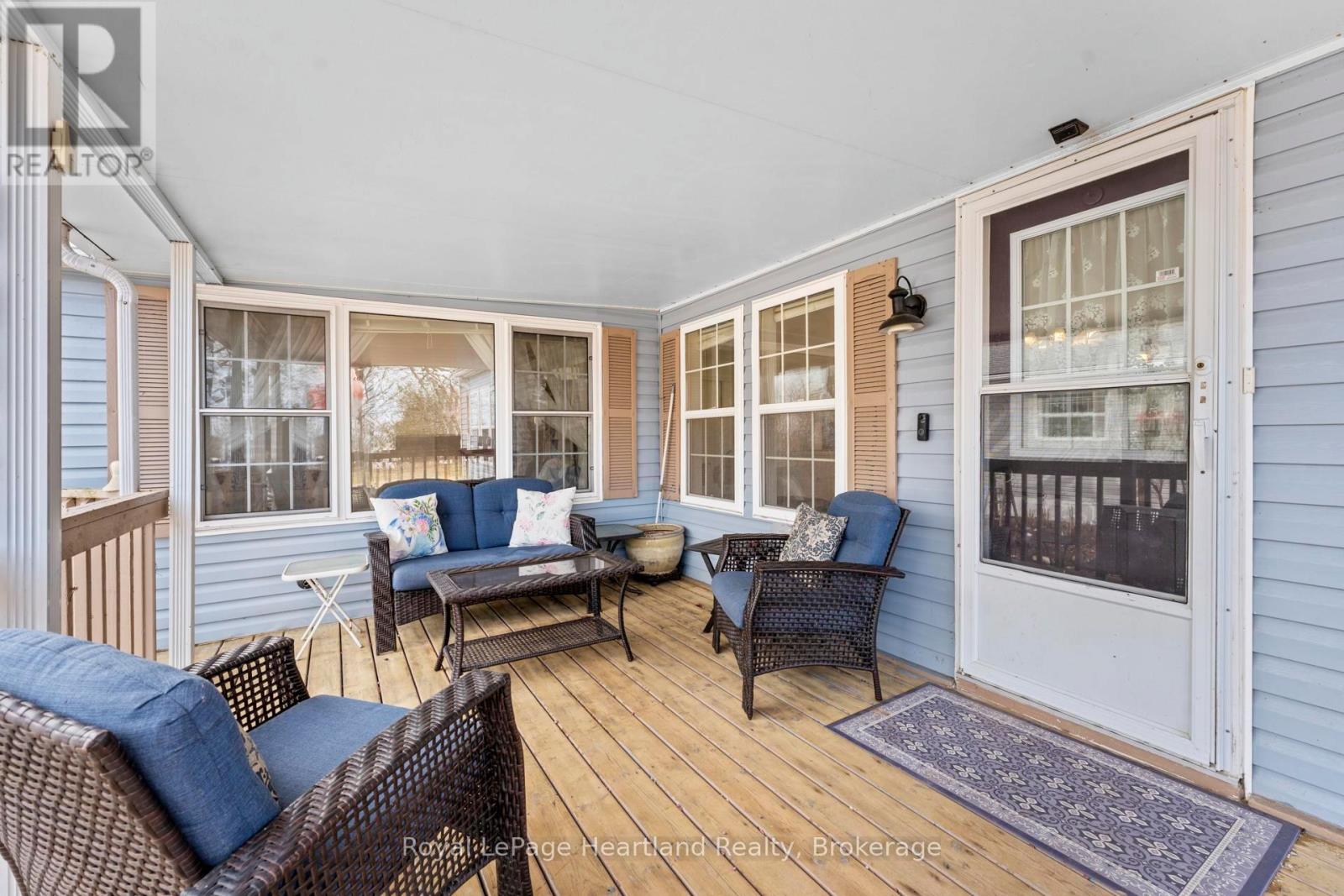 12 IROQUOIS LANE - 8
