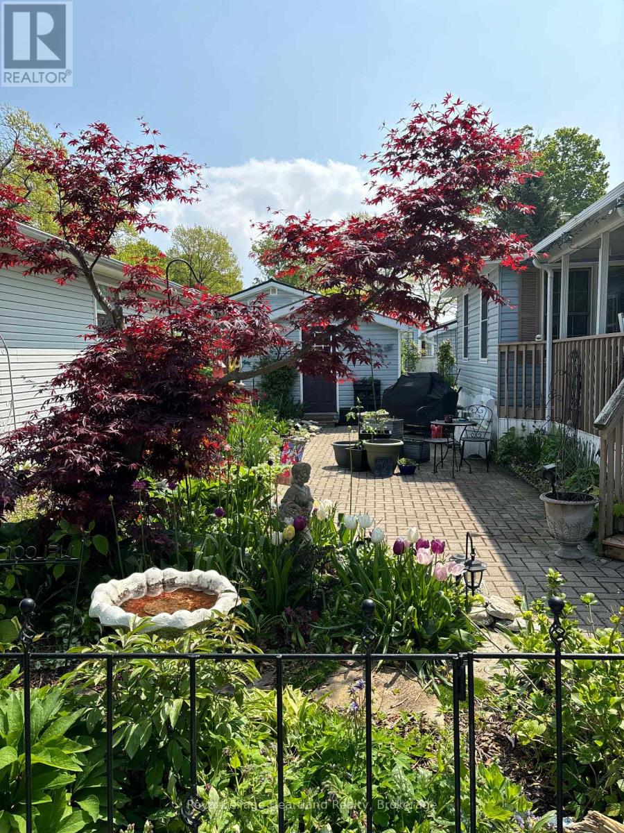 12 IROQUOIS LANE - 4