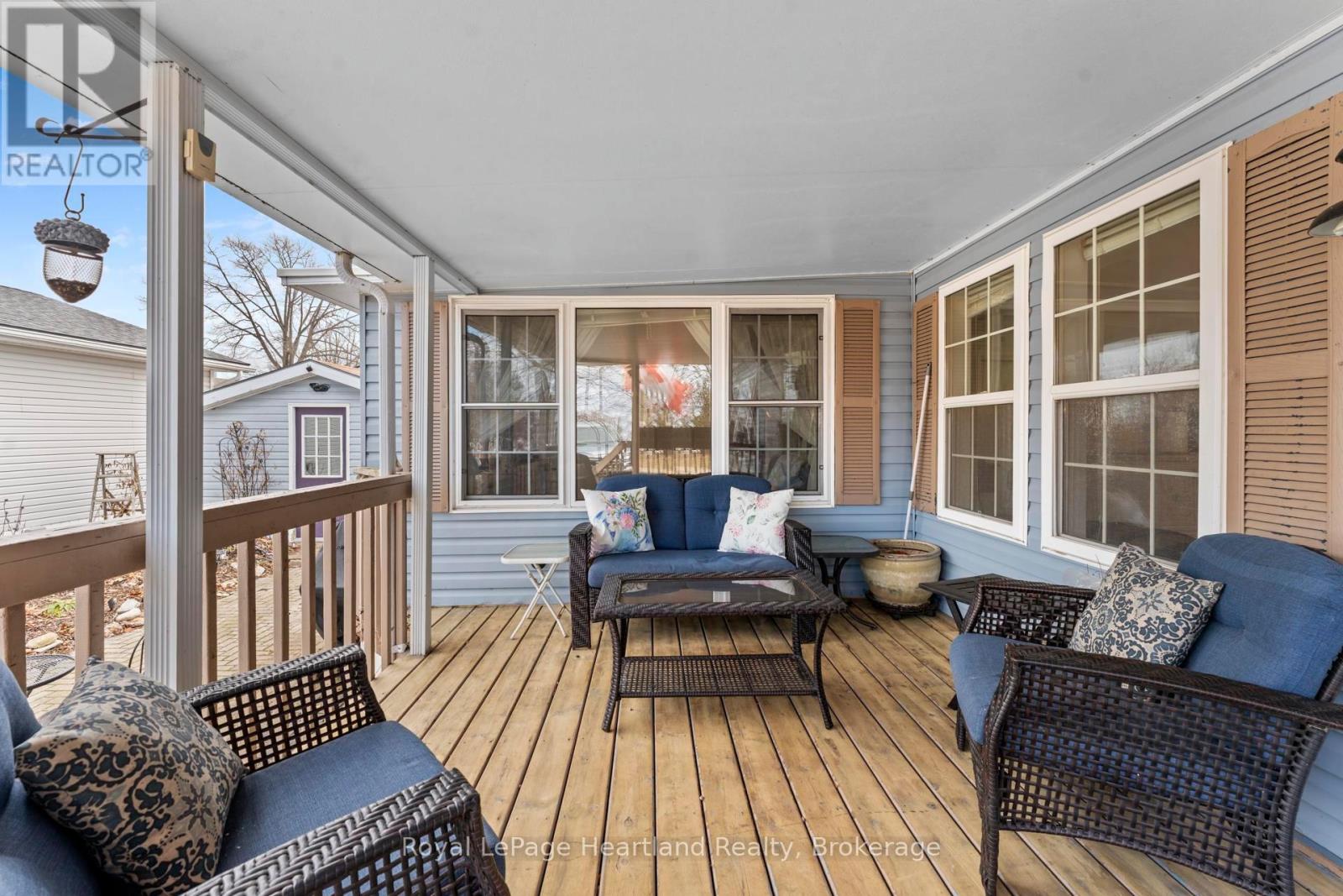 12 IROQUOIS LANE - 9
