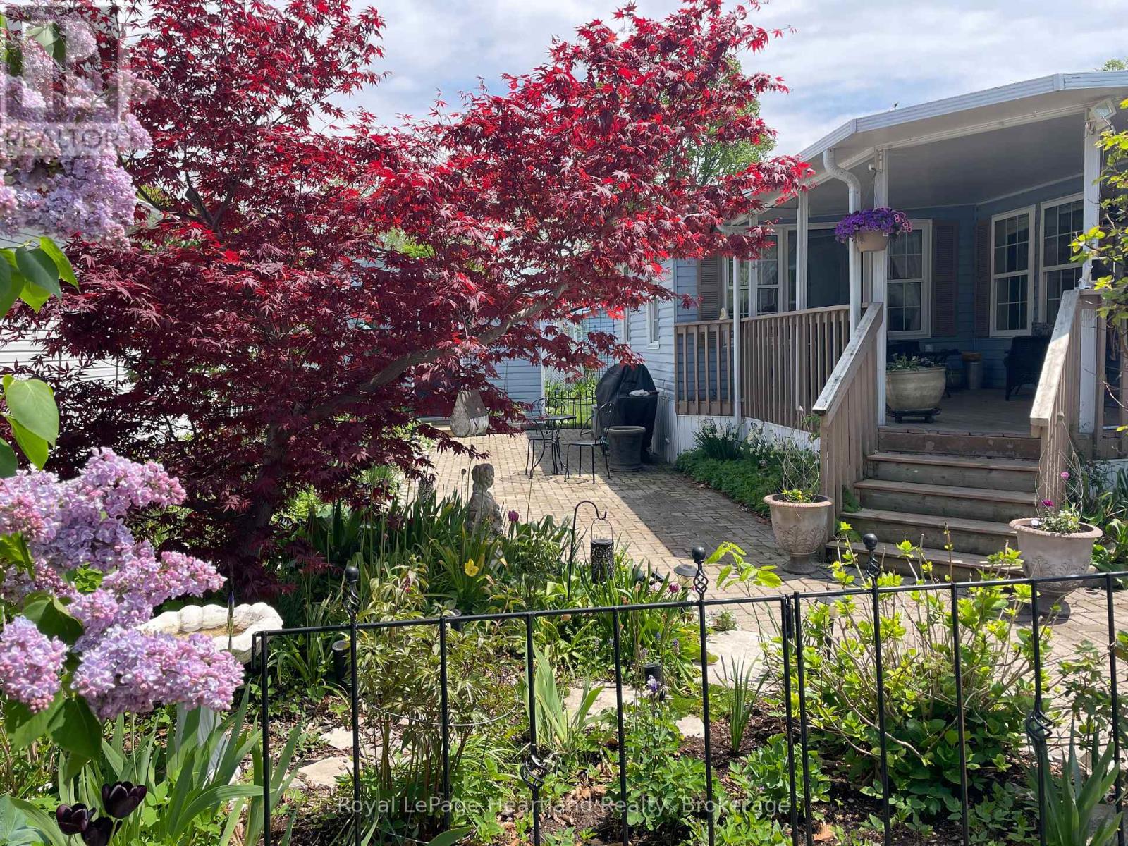 12 IROQUOIS LANE - 5