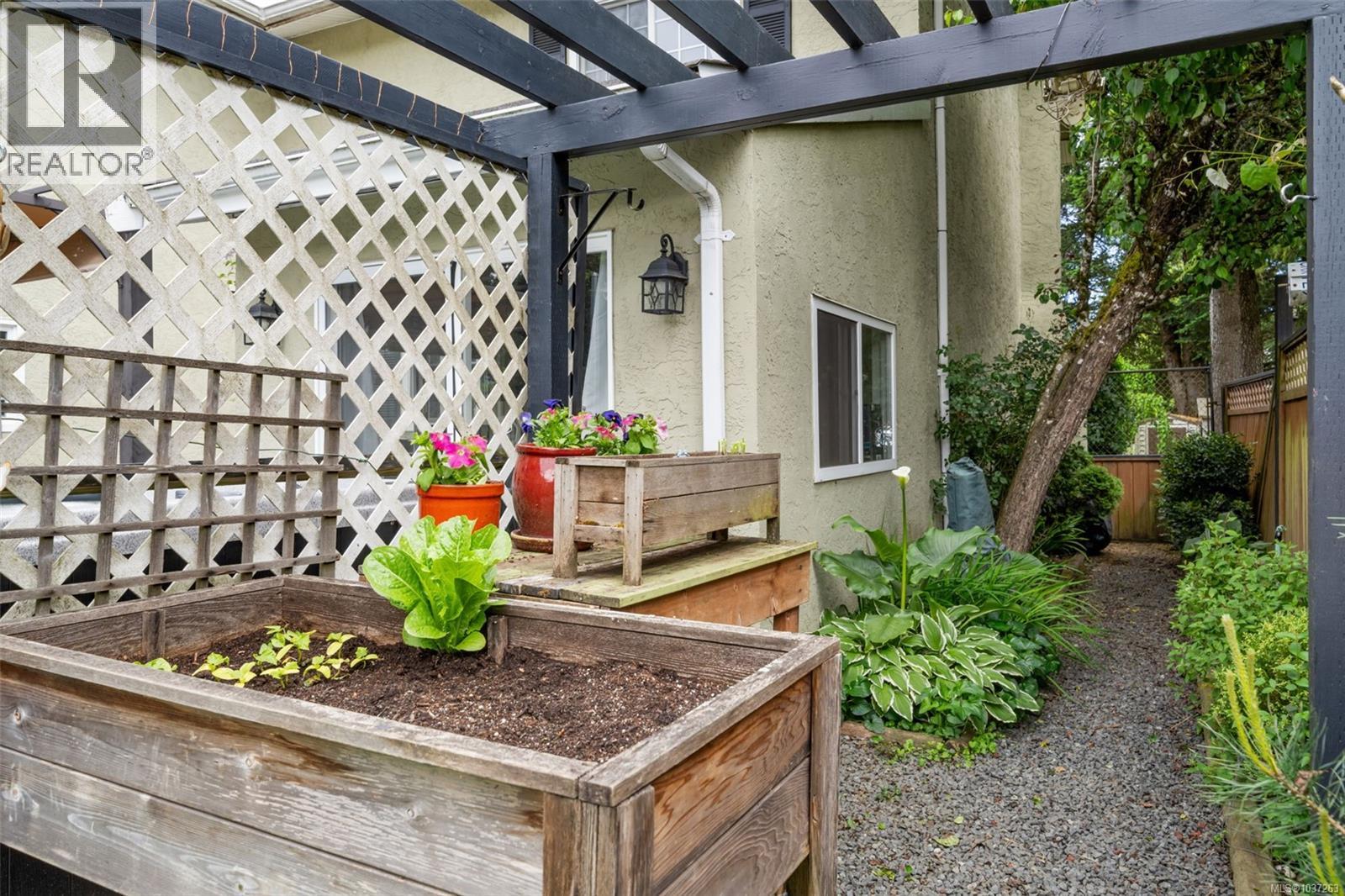2738 Whitehead Pl - 27