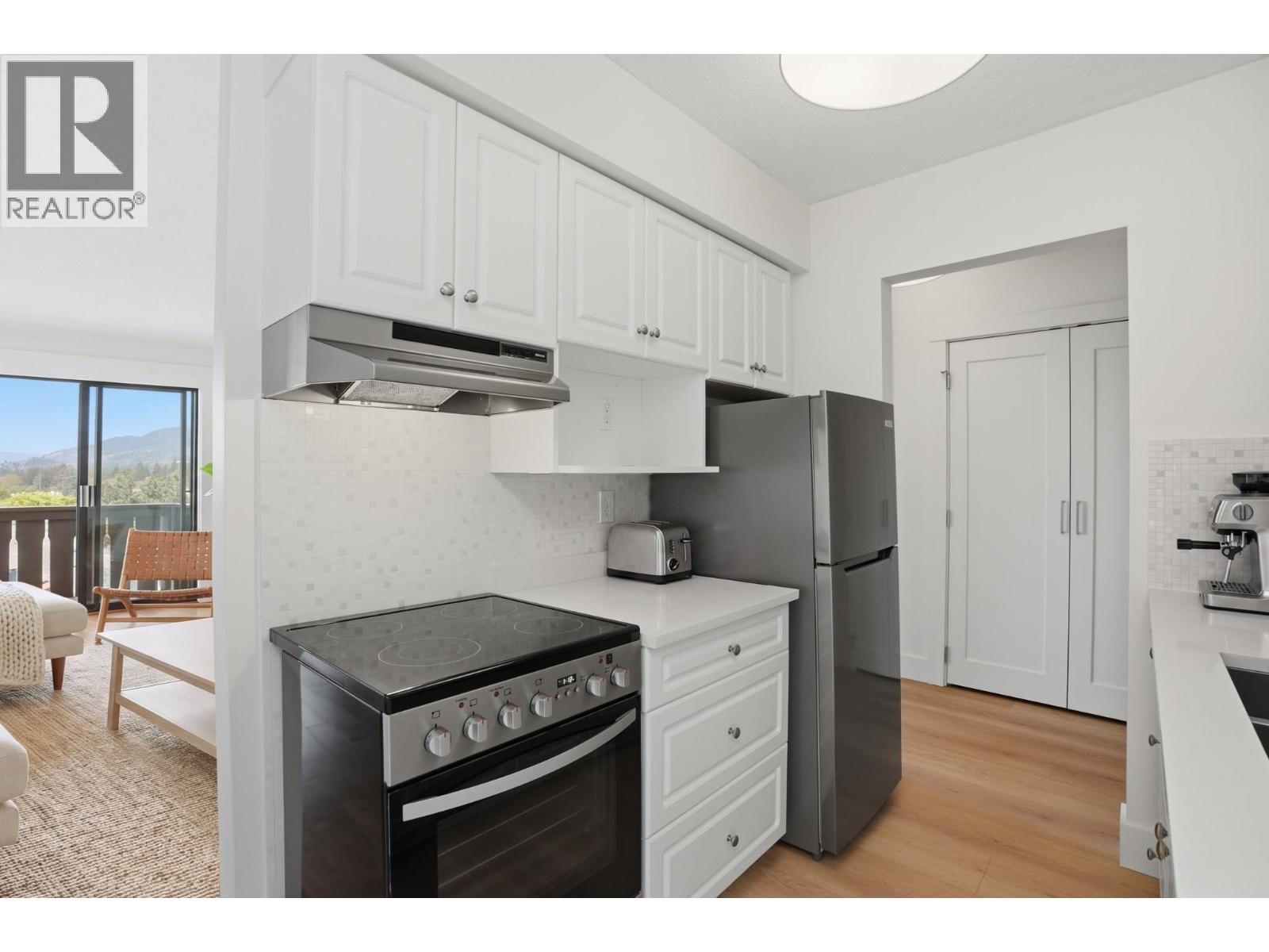 314 1345 CHESTERFIELD AVENUE, North Vancouver