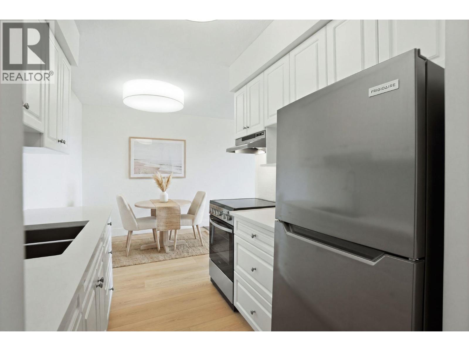 314 1345 CHESTERFIELD AVENUE, North Vancouver