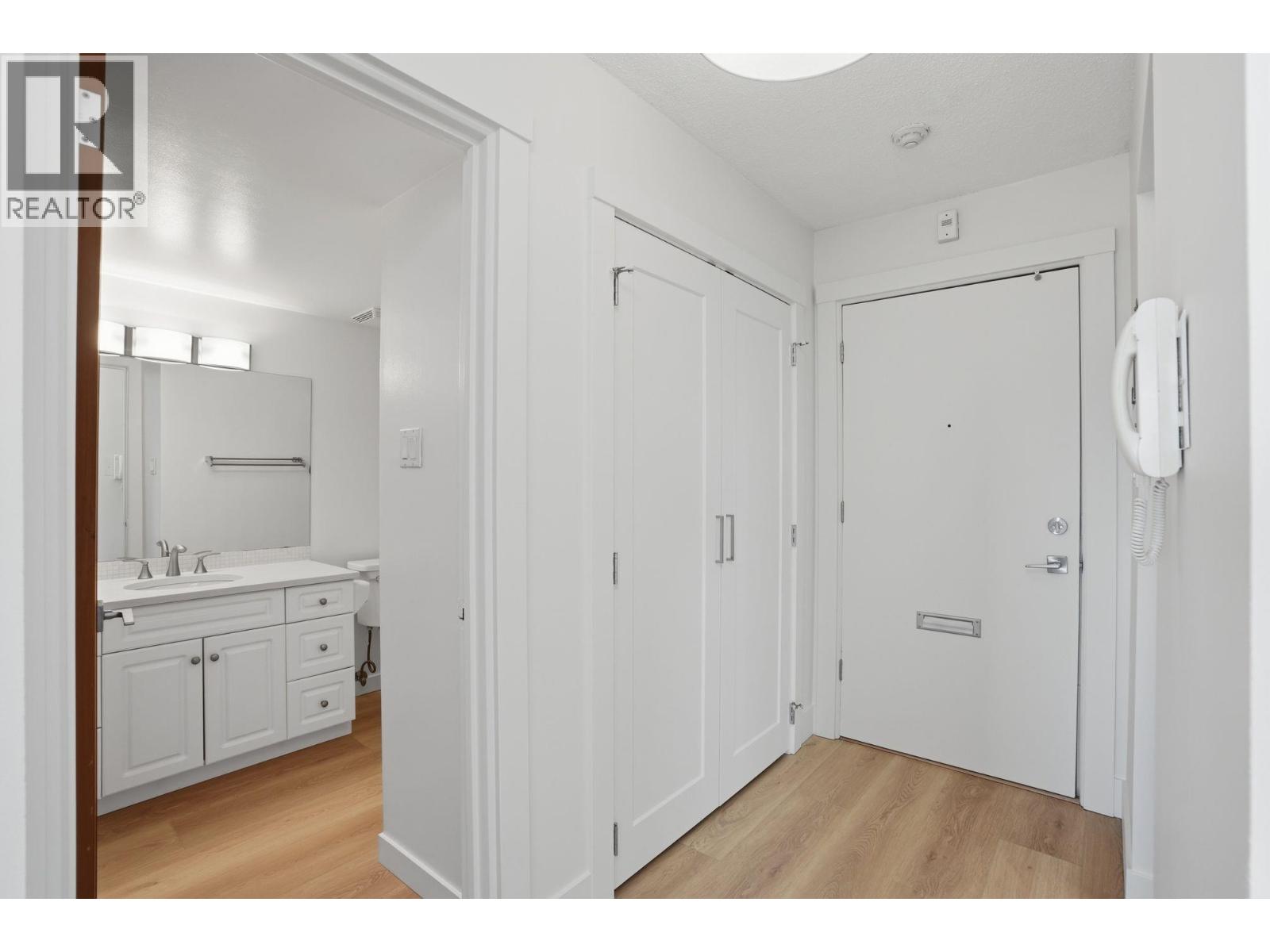314 1345 CHESTERFIELD AVENUE, North Vancouver