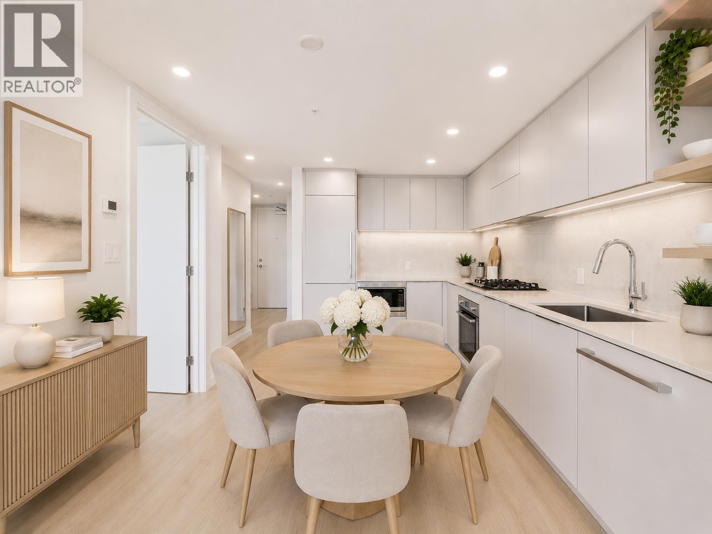 1604 311 ALDERSON AVENUE — photo 4