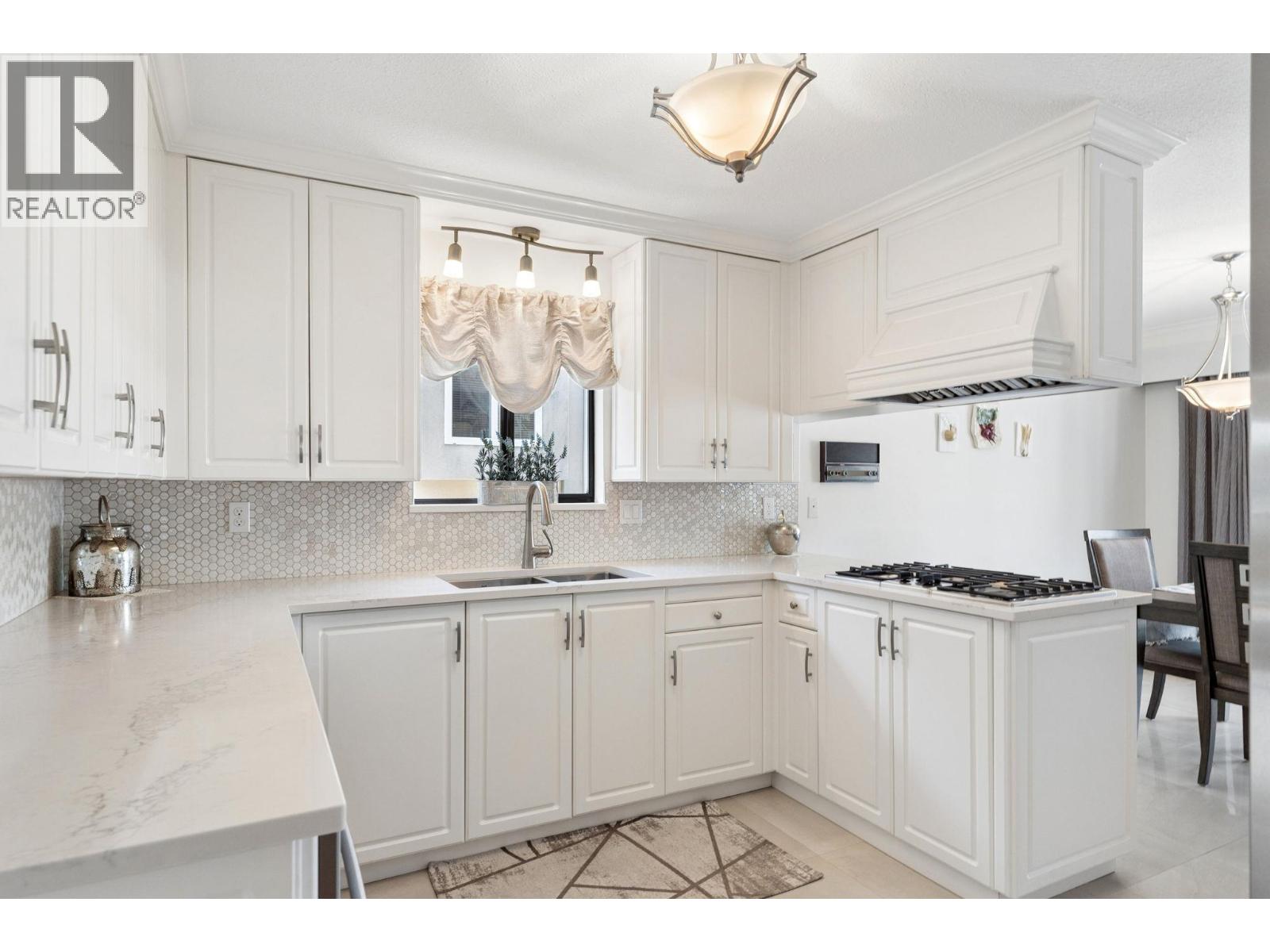 2581 E 3RD AVENUE, Vancouver