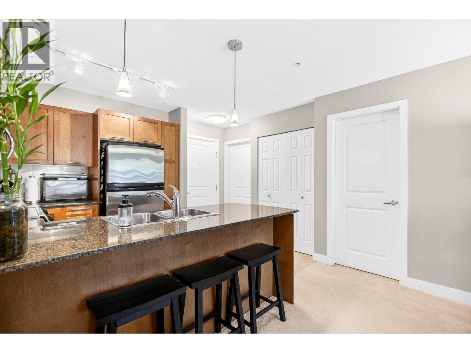 317 19673 MEADOW GARDENS WAY, Pitt Meadows