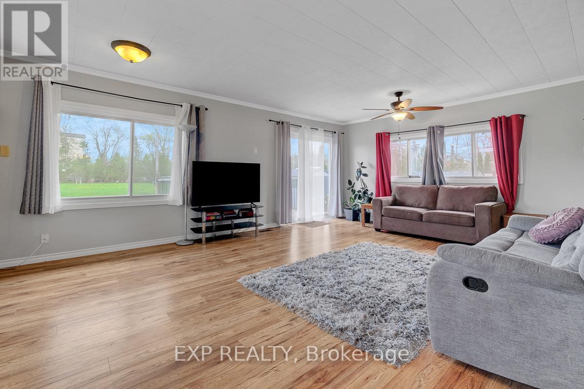 576 BROWNING AVENUE - 13