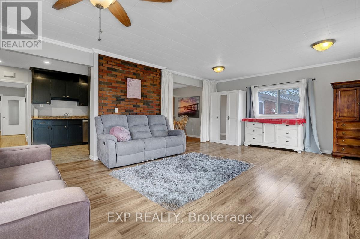 576 BROWNING AVENUE - 15